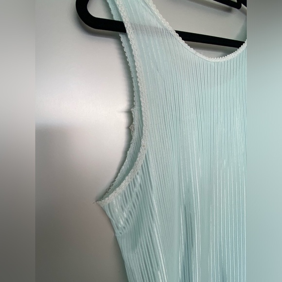 Beautiful Vintage Nightgown and Robe set - Picture 6 of 10